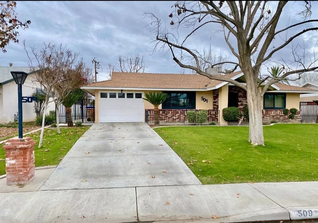 509 Pebble Beach Dr, Bakersfield, CA 93309 House Rental in