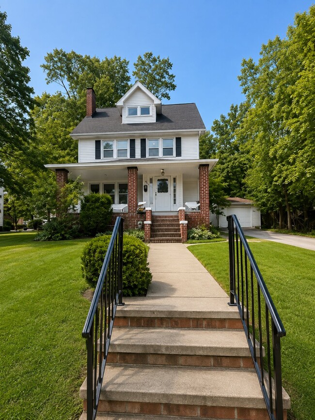 Building Photo - 1462 Parkhill Rd