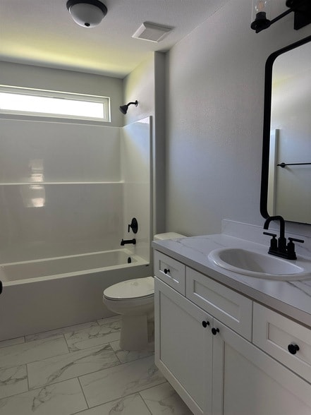 Building Photo - 11 Provo Pl