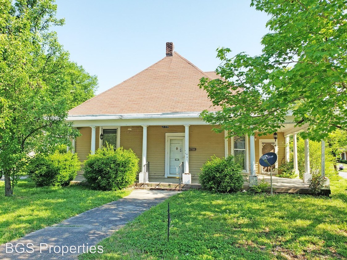 Primary Photo - 4 br, 2 bath House - 528 Cherry St