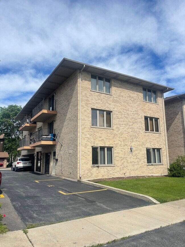 Building Photo - 9532 Minnick Ave