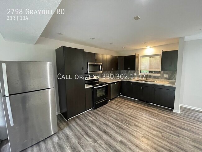 Building Photo - Three bedroom one bathroom townhouse for rent