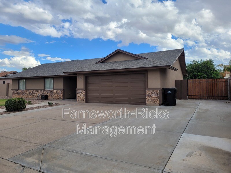 Primary Photo - 5407 E Catalina Ave