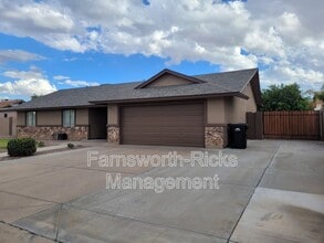 Building Photo - 5407 E Catalina Ave