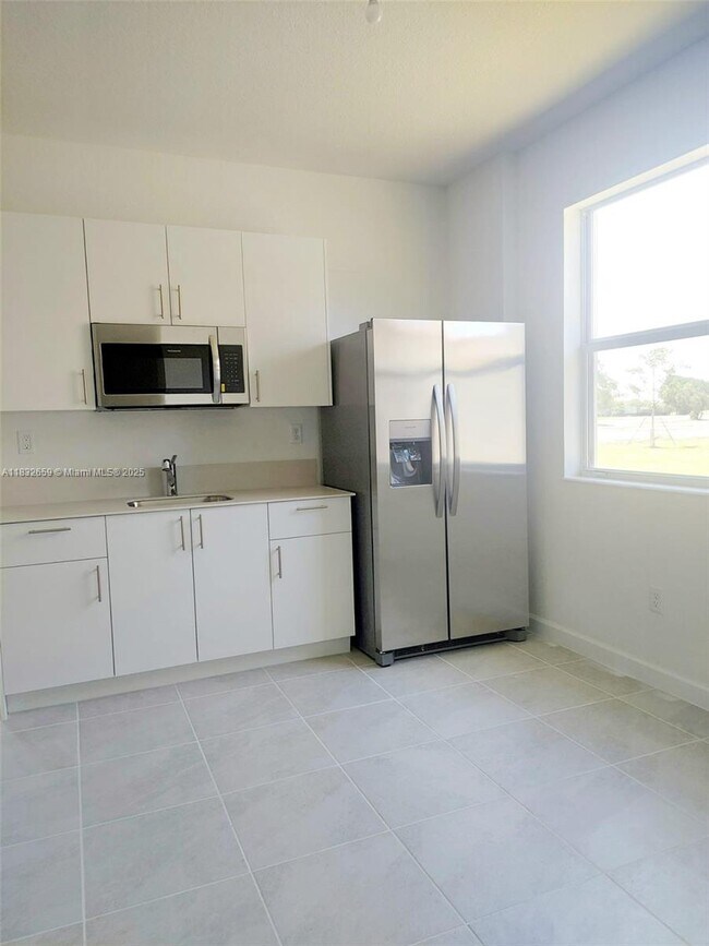 Foto del edificio - 2942 SE 23rd Ave