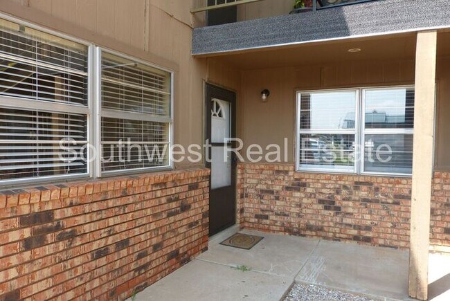 Building Photo - Nicely updated bedroom 1 bath apartment