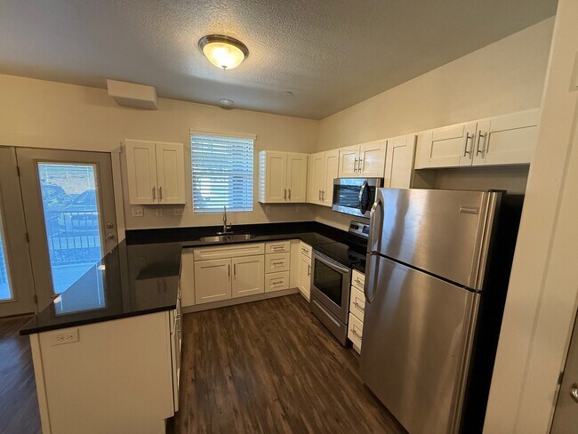 Building Photo - 1070 E Riches Ave
