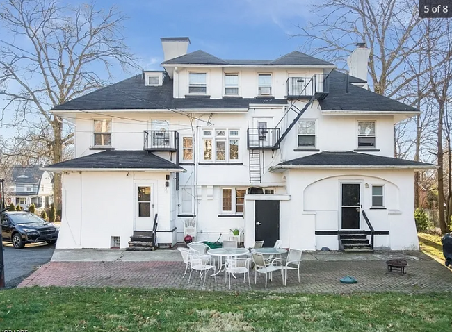 Building Photo - 114 Elm St