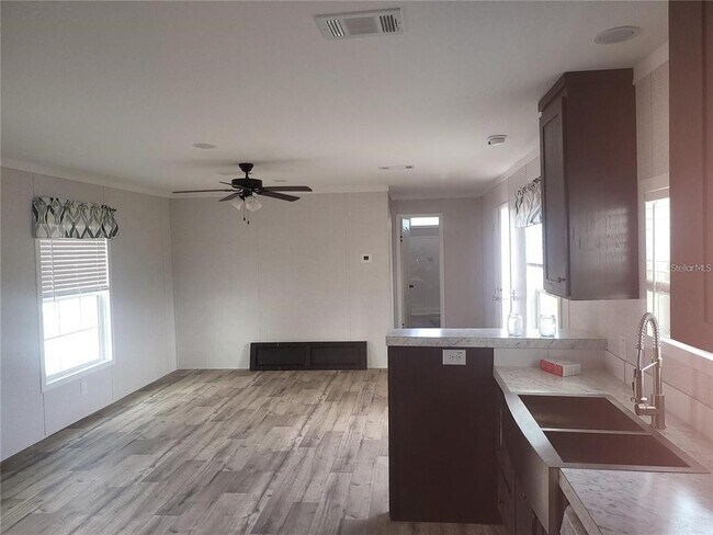 Foto del edificio - 4772 Duncan Rd