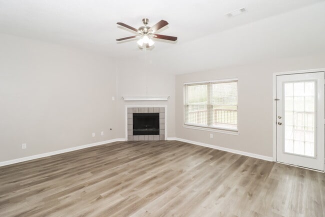 Building Photo - 15 Rolling Oaks Dr