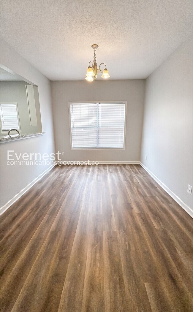 Foto del edificio - 8631 Thomas Ln