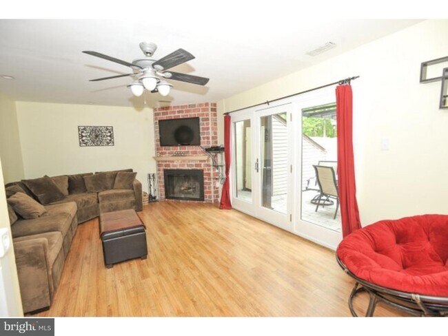 Building Photo - 48 W Azalea Ln