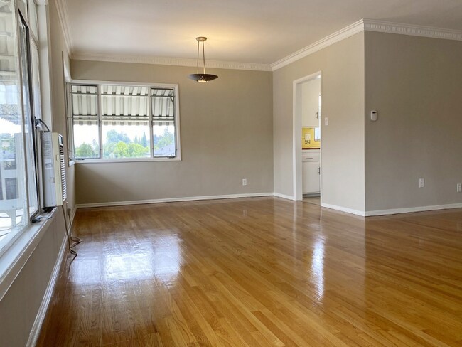 Building Photo - 4700 Los Feliz Blvd