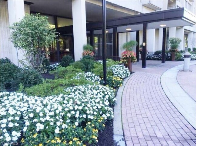 Building Photo - 1 Bratenahl Pl