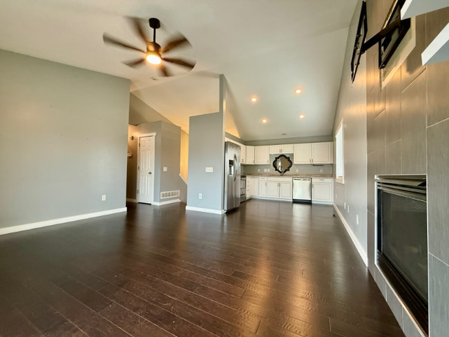 Building Photo - 505 SE Pleasant View Dr