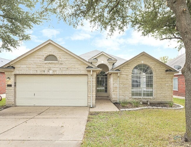 Building Photo - Spacious & comfy Willow Run home by Mills Pond