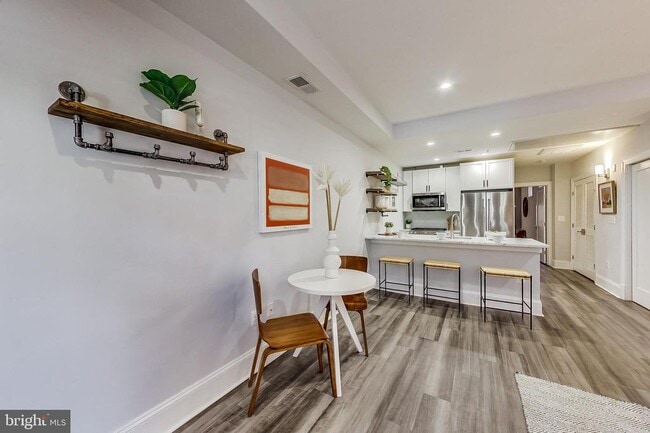 Foto del edificio - 819 D St NE