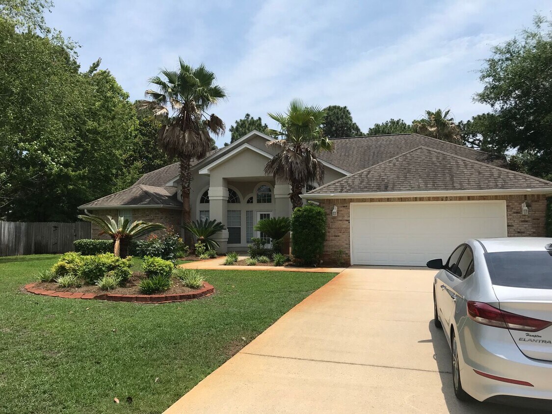 Primary Photo - Bluewater Bay Area 4 Bedroom Pool Home!