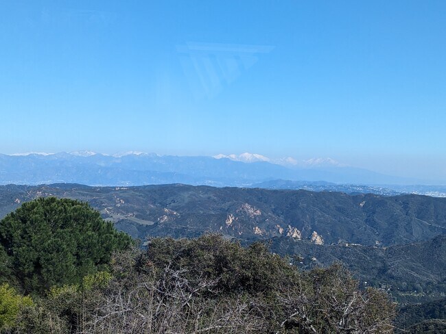 Foto del edificio - 23224 Saddle Peak Rd