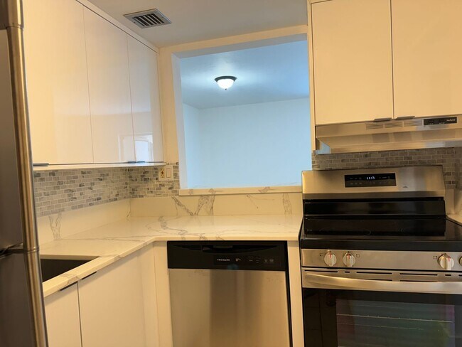 Foto del edificio - For Rent - Recently Remodeled 1/1 Condo - ...