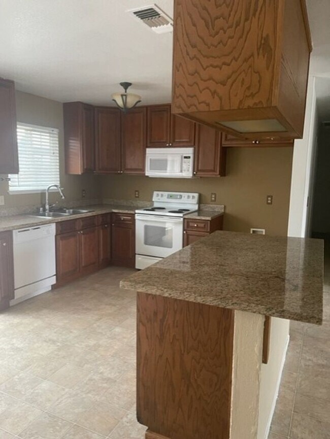 Foto del edificio - Available Now! 1460 Linden Way, Manteca [4...