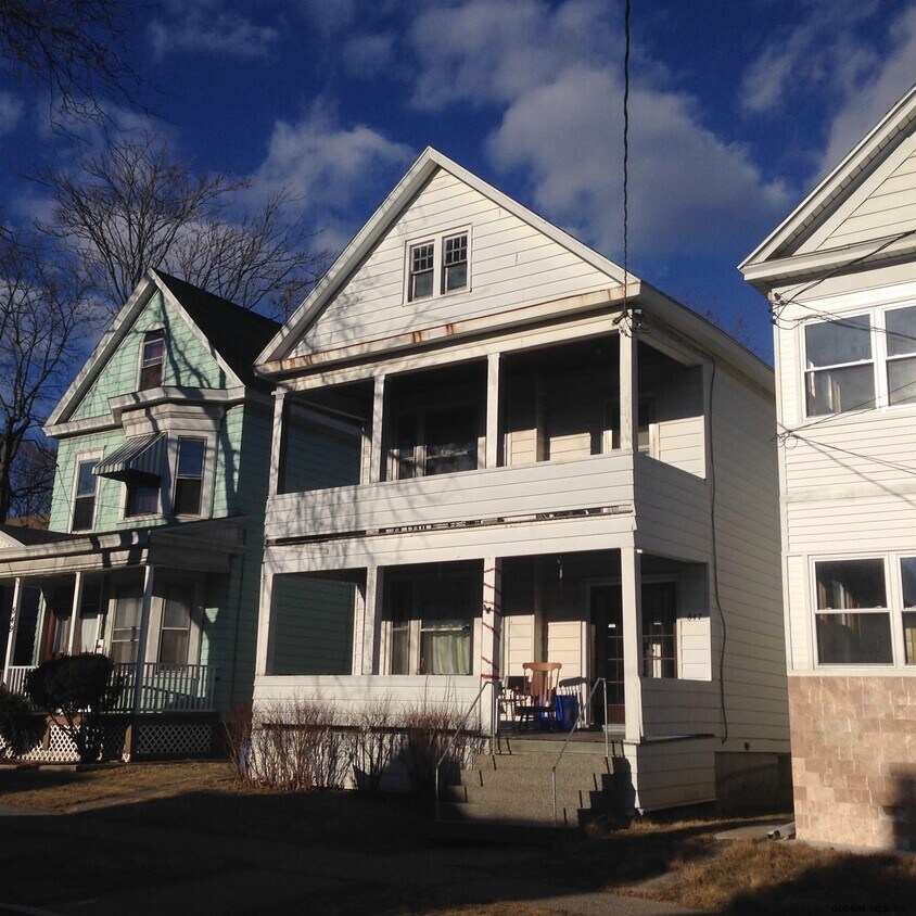 Foto principal - 847 Jay St