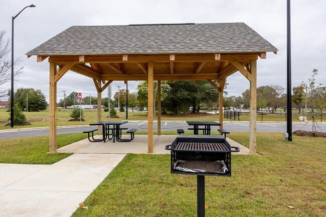 Building Photo - Pender Crossing