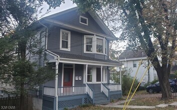 Building Photo - 573 Grove St
