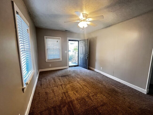 Foto del edificio - A Nice 2 Bedroom Home Near Church Hills Downs