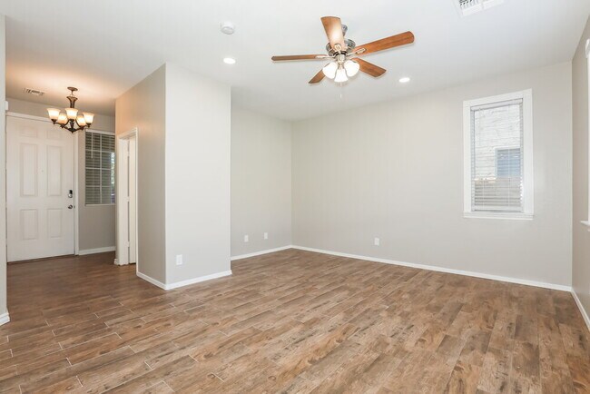 Building Photo - 1130 E Coppola St