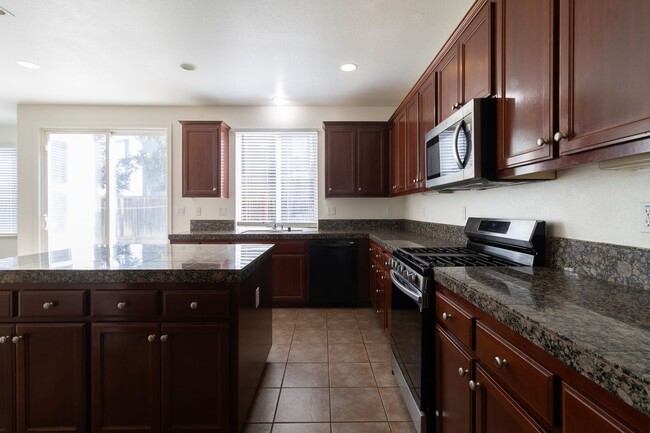Foto del edificio - Move in Special $100 off first month rent!...