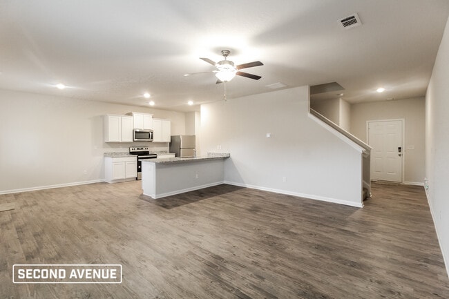 Building Photo - 822 Robbie Ln