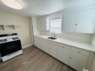 Building Photo - 18 Ellwood St