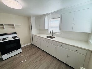 Building Photo - 18 Ellwood St