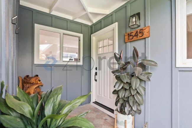 Building Photo - 1545 Crespi Dr