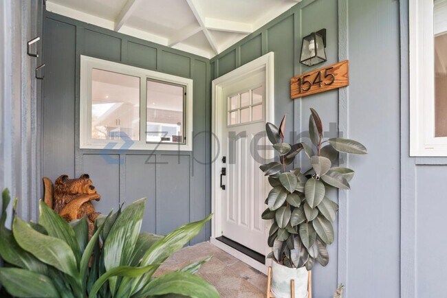 Foto del edificio - 1545 Crespi Dr