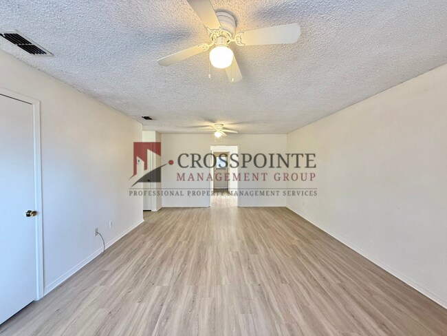 Foto del edificio - Two Bedroom, 1 Bathroom Duplex!