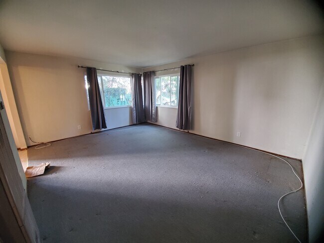 Living Roon - 1405 Grand St