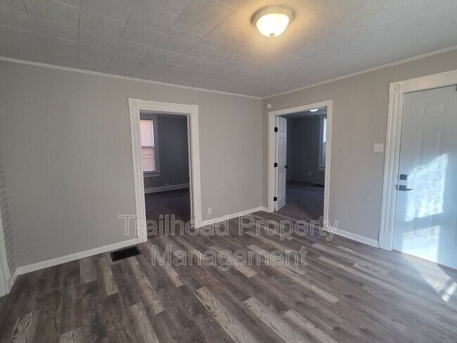 Foto del edificio - 1024 Roosevelt Ave