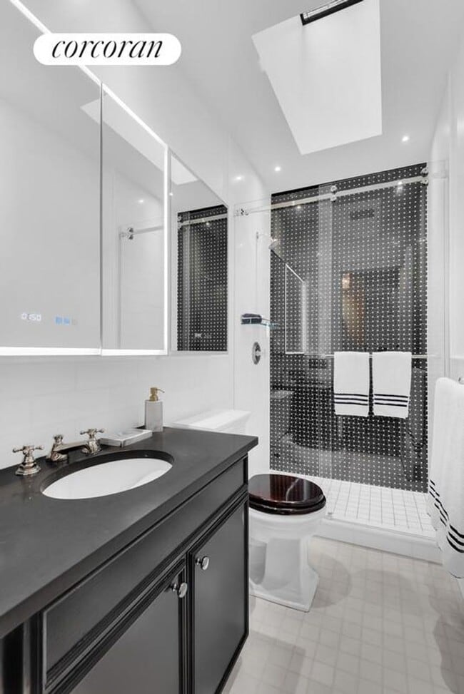 Foto del edificio - 320 E 57th St