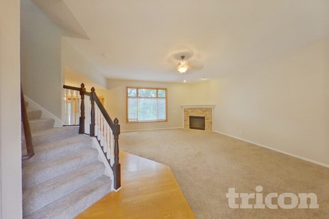 Building Photo - 1259 Irvine Dr