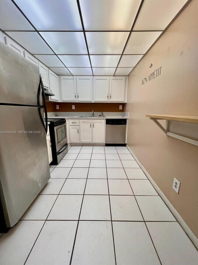 Foto del edificio - 700 NW 214th St