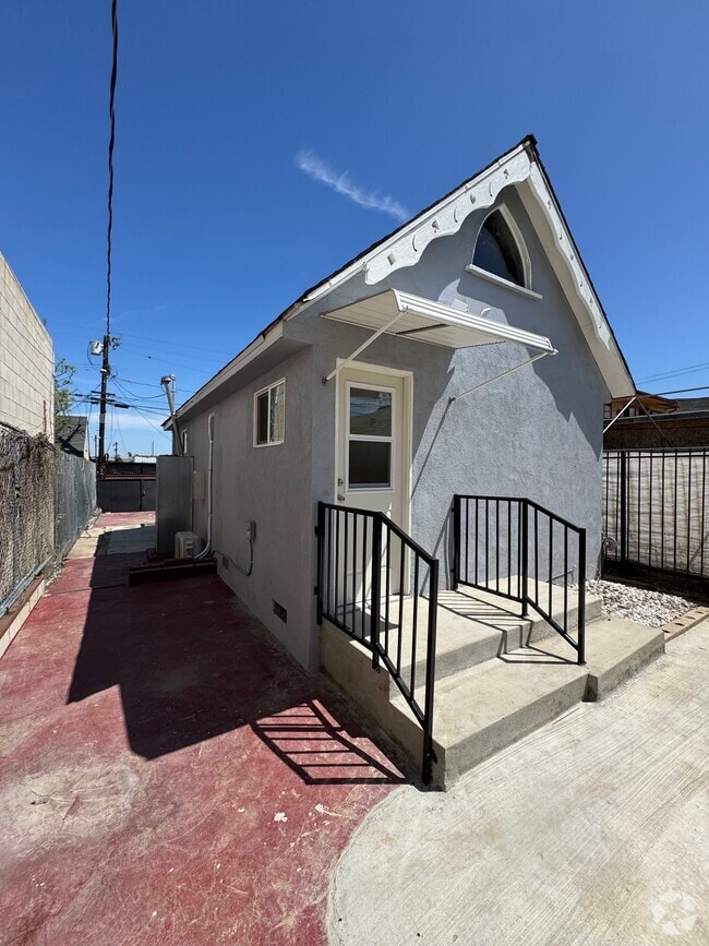 Building Photo - 10022 S Western Ave