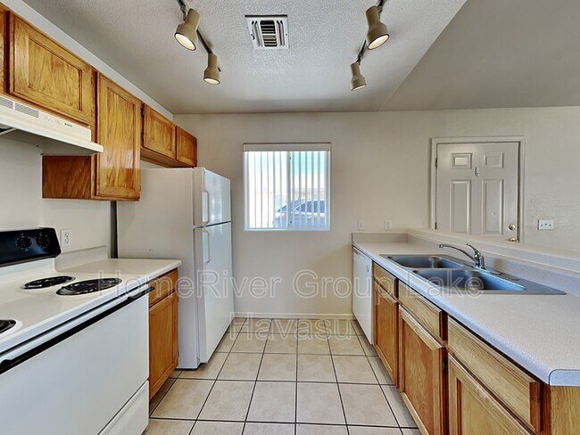 Building Photo - 2147 Moyo Dr