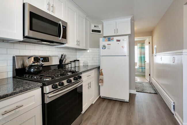 Building Photo - 201 Forman Ave