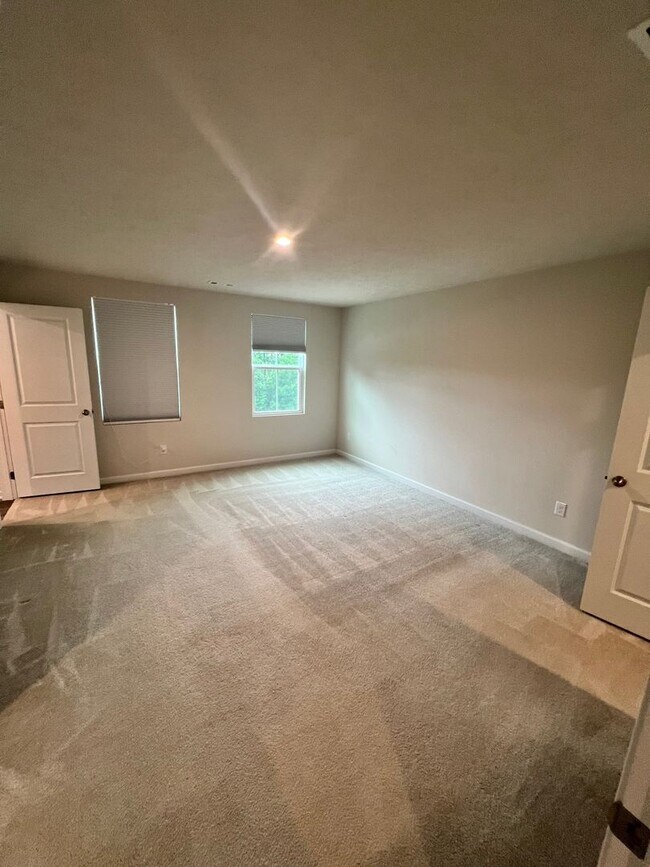 Foto del edificio - 5 Bedroom Single Family Home in Akron