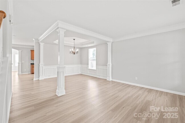 Building Photo - 7001 Dacian Ln