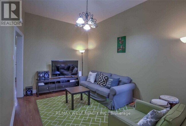 Building Photo - 472 Symington Ave