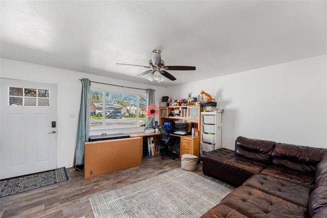 Building Photo - 1515 Glenmeadows Dr