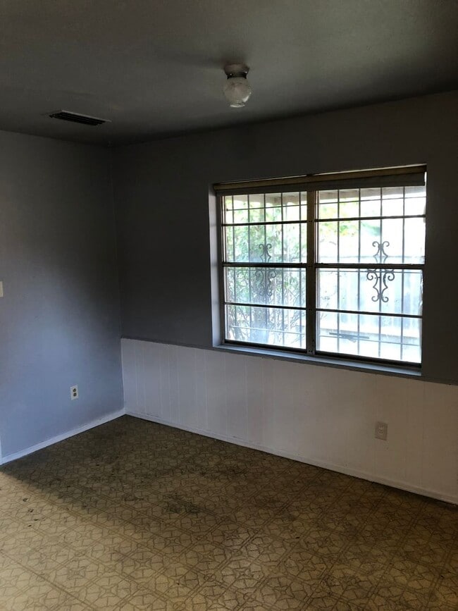 Building Photo - 1145 Graystone Dr